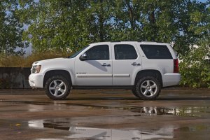 GMC Yukon XL Suspension Lift Kit - Rough Country - 3.5 Inch Lift Kit, N3 Struts, Forged UCAs - '07-'14